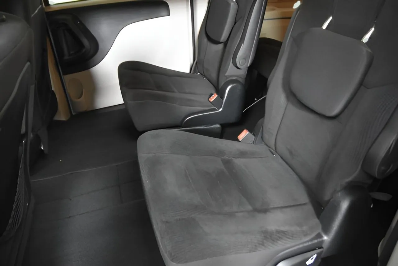 2017 Dodge Grand Caravan SE photo 8