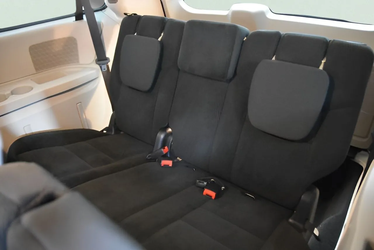 2017 Dodge Grand Caravan SE photo 30
