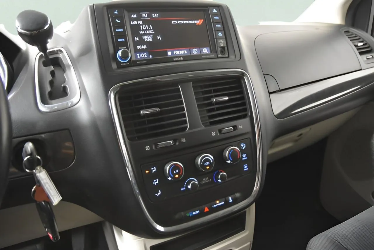 2017 Dodge Grand Caravan SE photo 6