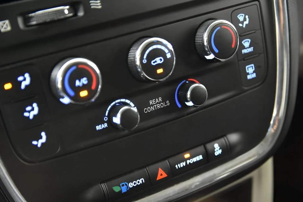 2017 Dodge Grand Caravan SE photo 7