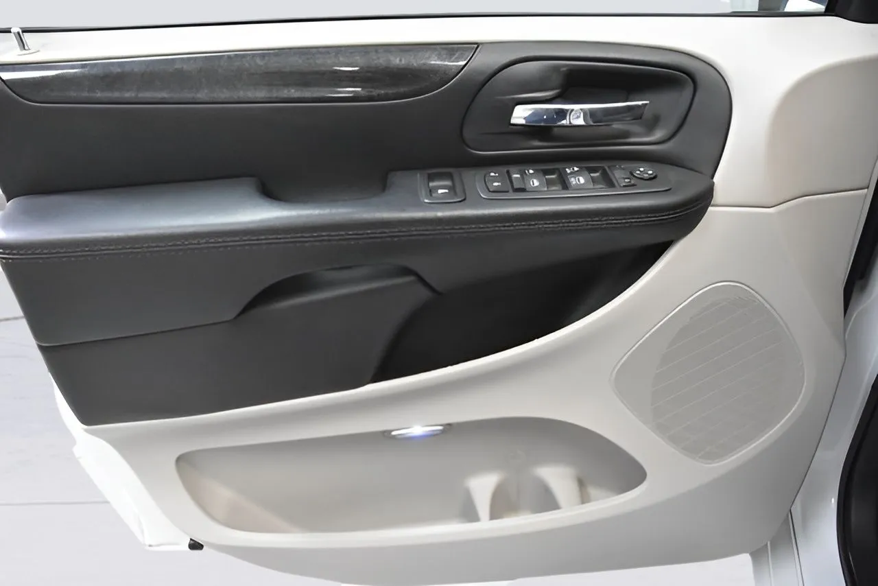 2017 Dodge Grand Caravan SE photo 32