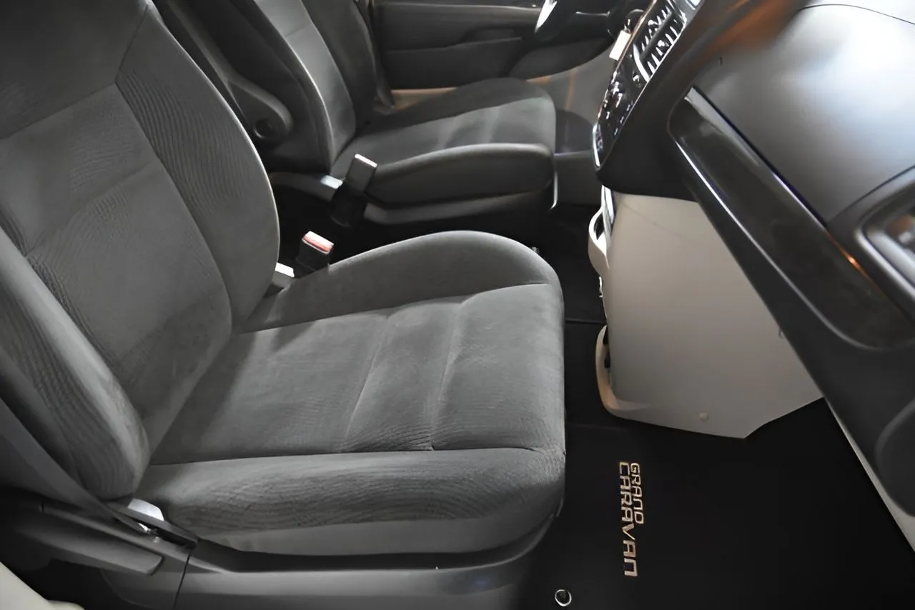 2017 Dodge Grand Caravan SE photo 9