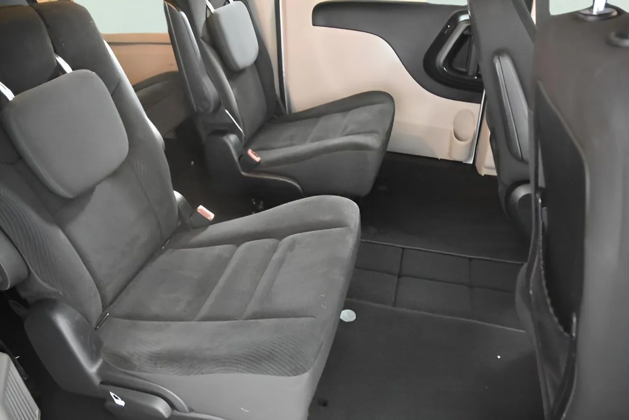 2017 Dodge Grand Caravan SE photo 20