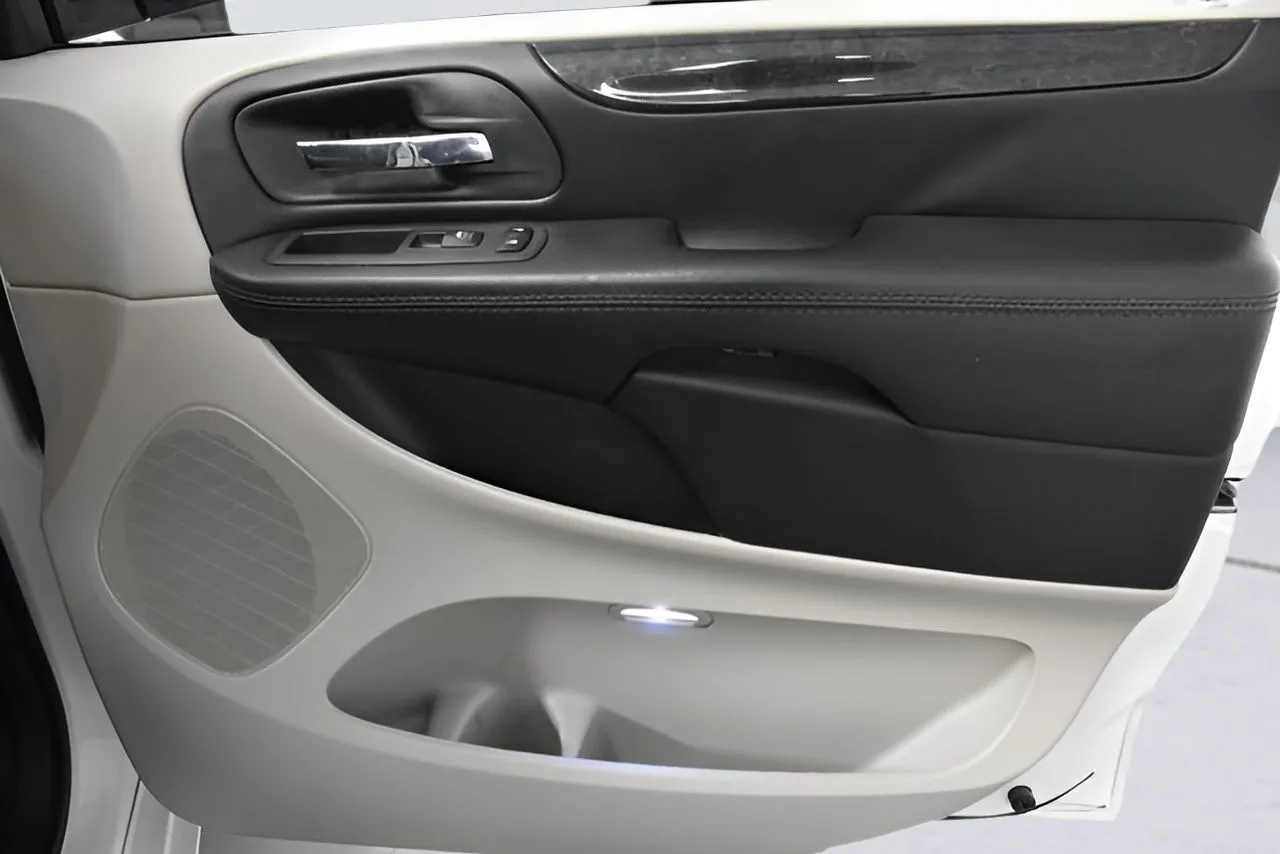 2017 Dodge Grand Caravan SE photo 11