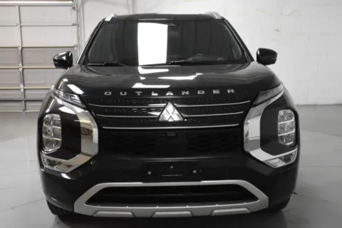 More photos of 2022 Mitsubishi Outlander SEL at Trevinos Auto Mart, TX