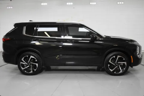 More photos of 2022 Mitsubishi Outlander SEL at Trevinos Auto Mart, TX