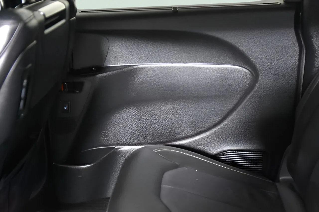 2018 Chrysler Pacifica Touring Plus photo 5