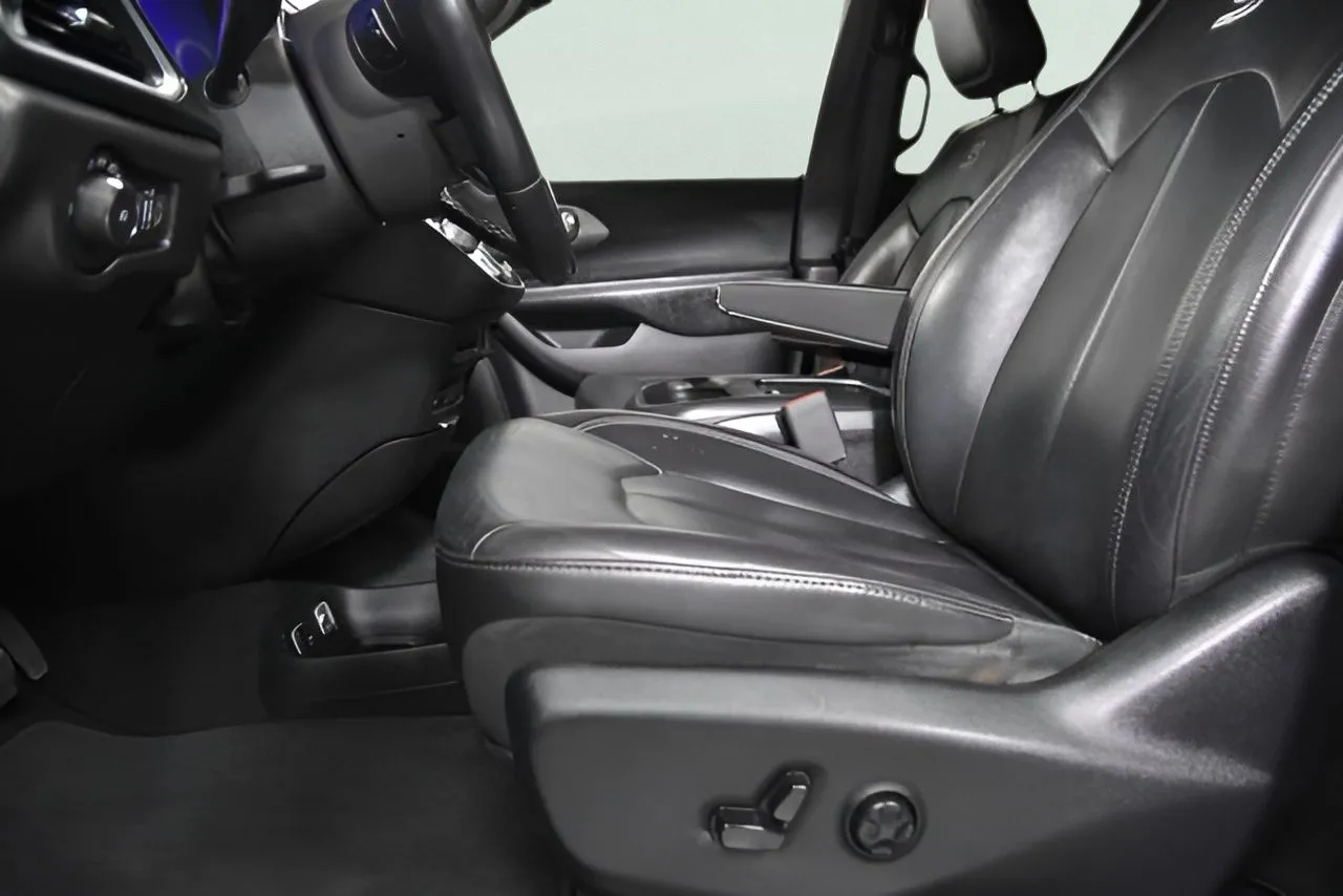 2018 Chrysler Pacifica Touring Plus photo 6