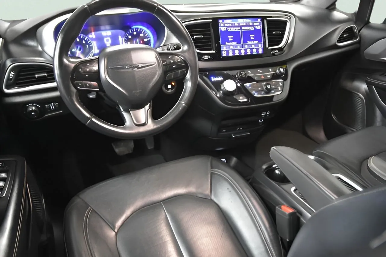 2018 Chrysler Pacifica Touring Plus photo 42
