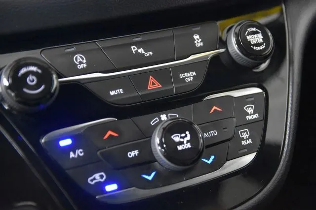 2018 Chrysler Pacifica Touring Plus photo 24
