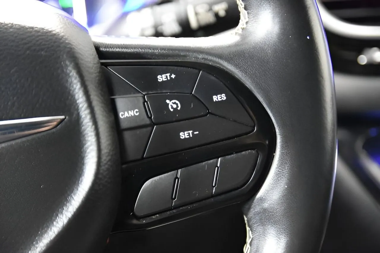2018 Chrysler Pacifica Touring Plus photo 8