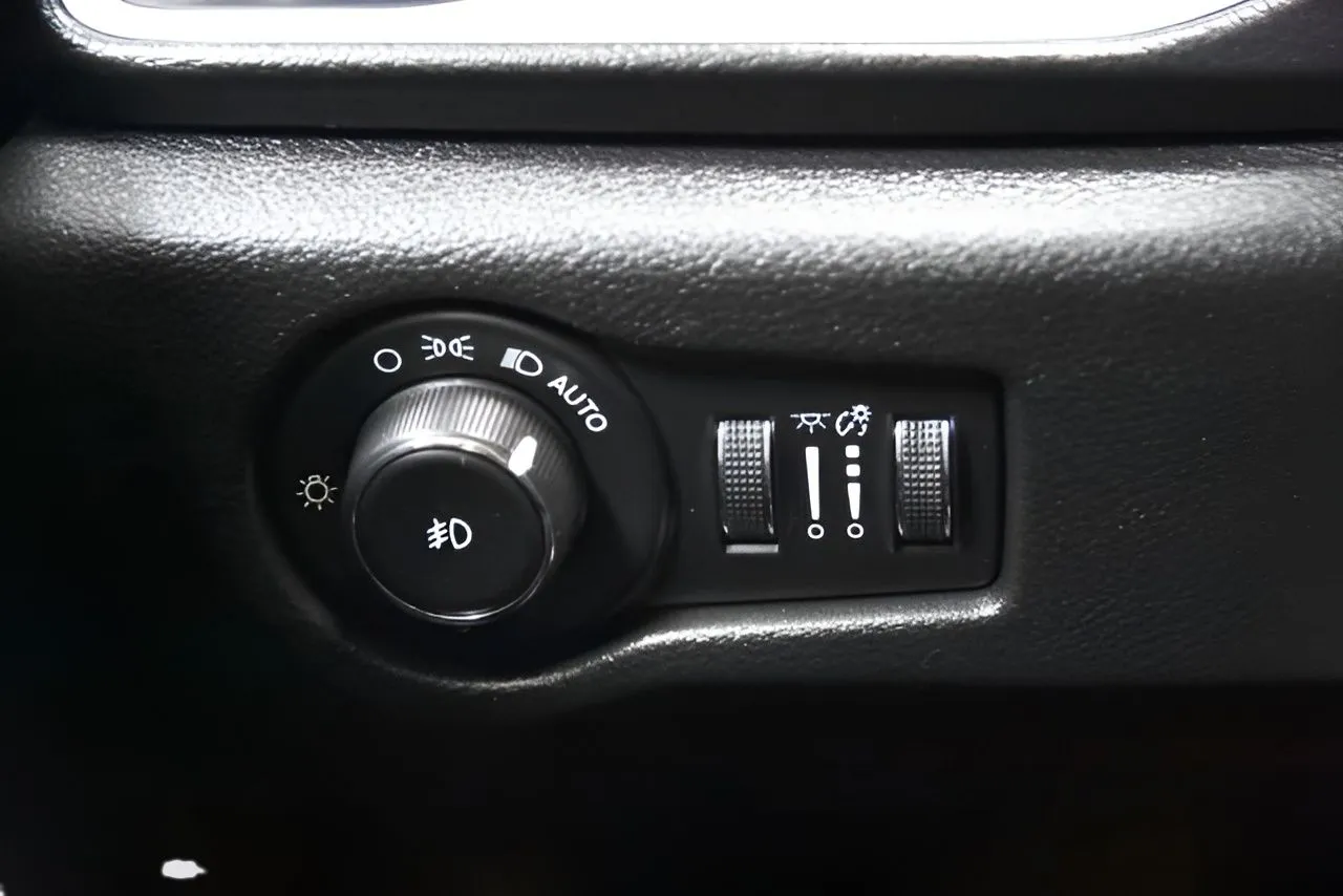 2018 Chrysler Pacifica Touring Plus photo 38