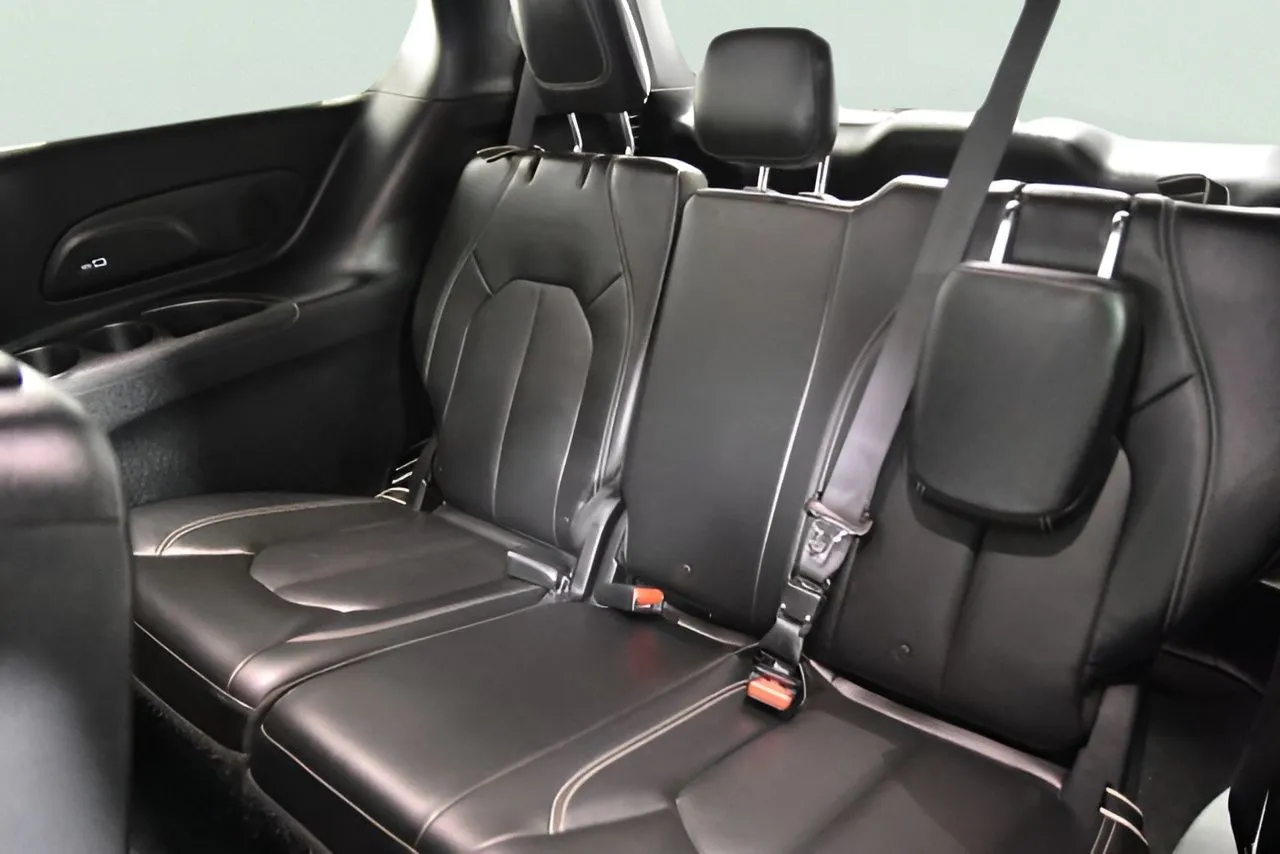 2018 Chrysler Pacifica Touring Plus photo 12
