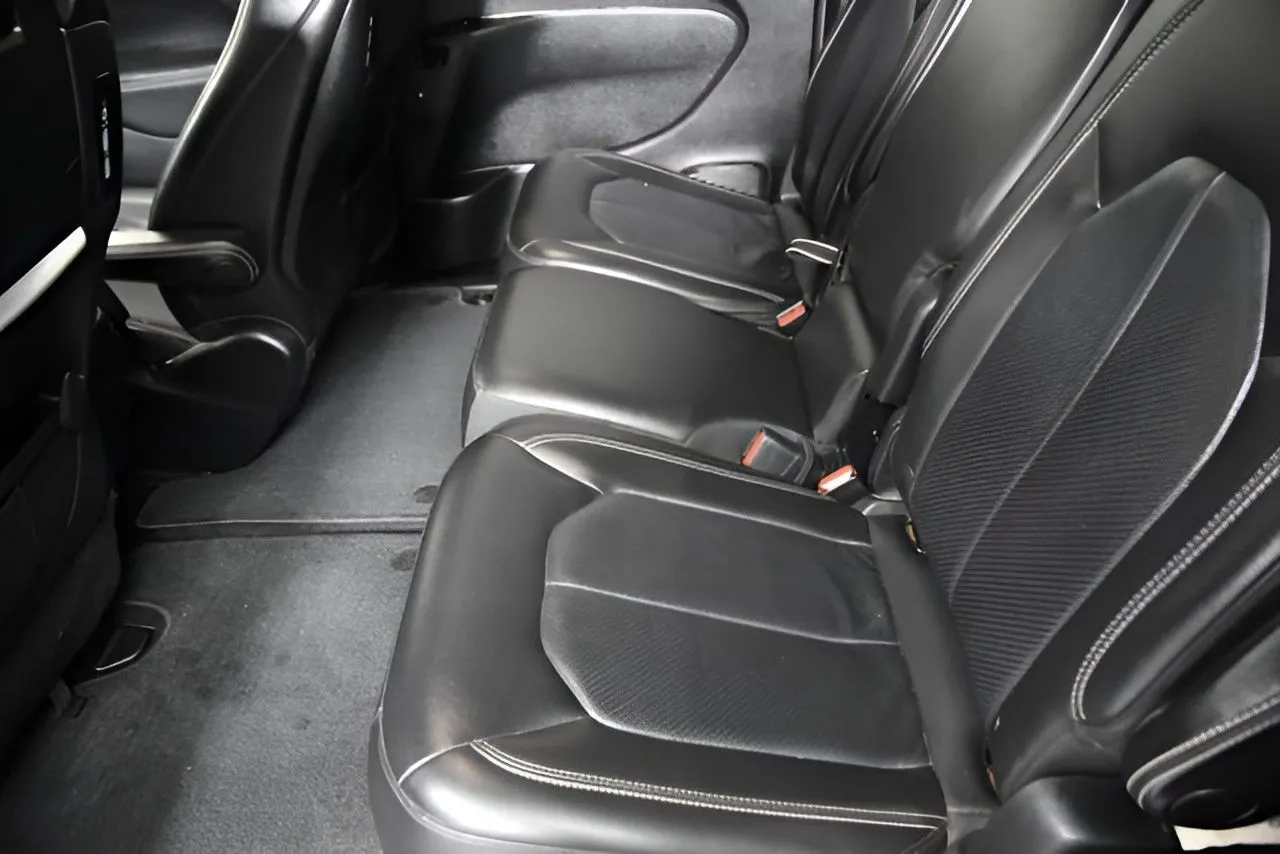 2018 Chrysler Pacifica Touring Plus photo 11