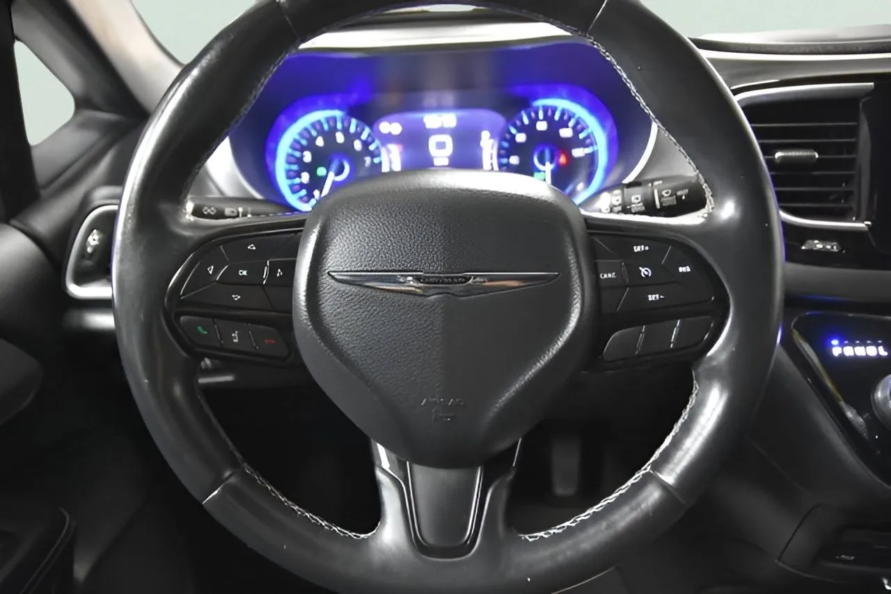 2018 Chrysler Pacifica Touring Plus photo 7