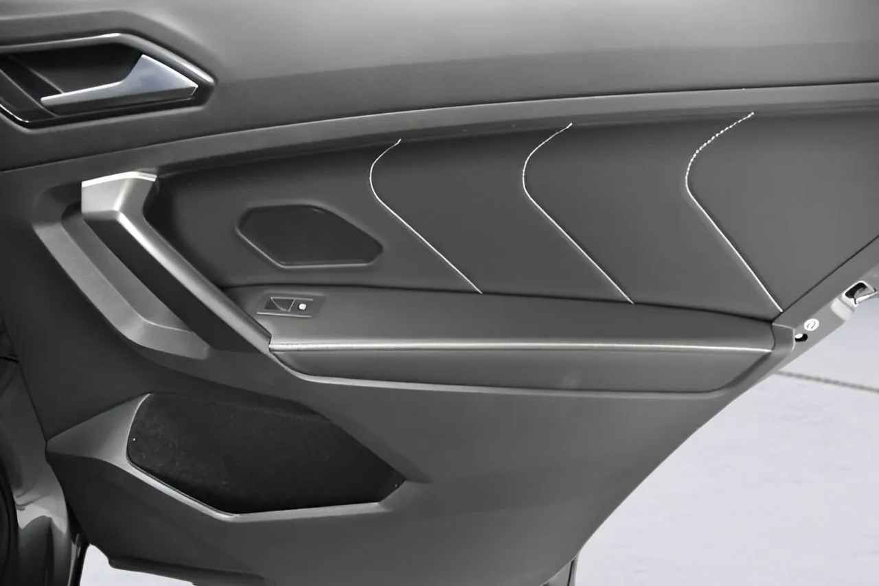 2024 Volkswagen Tiguan SE Wolfsburg Edition photo 28