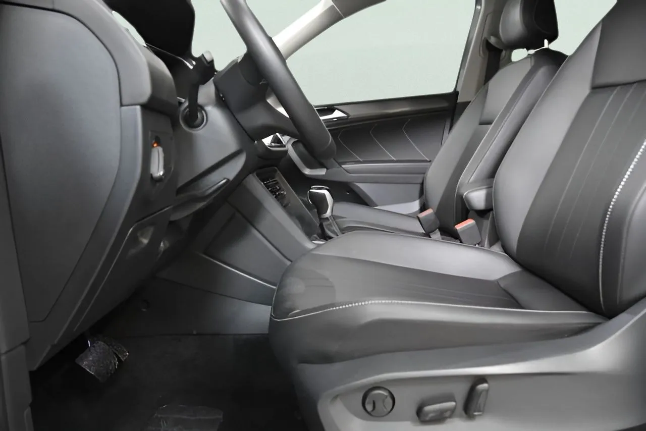 2024 Volkswagen Tiguan SE Wolfsburg Edition photo 3