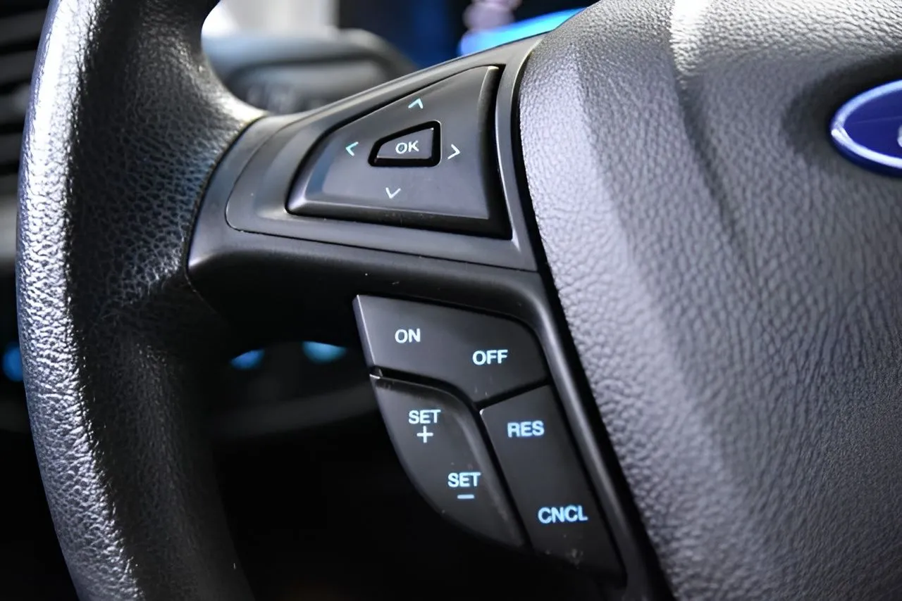 2020 Ford Edge SE photo 4