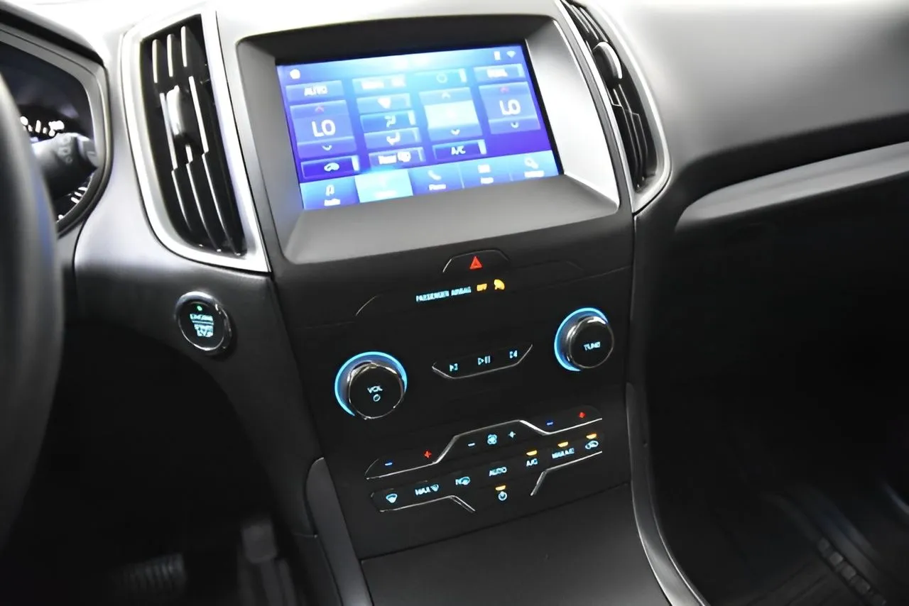 2020 Ford Edge SE photo 32