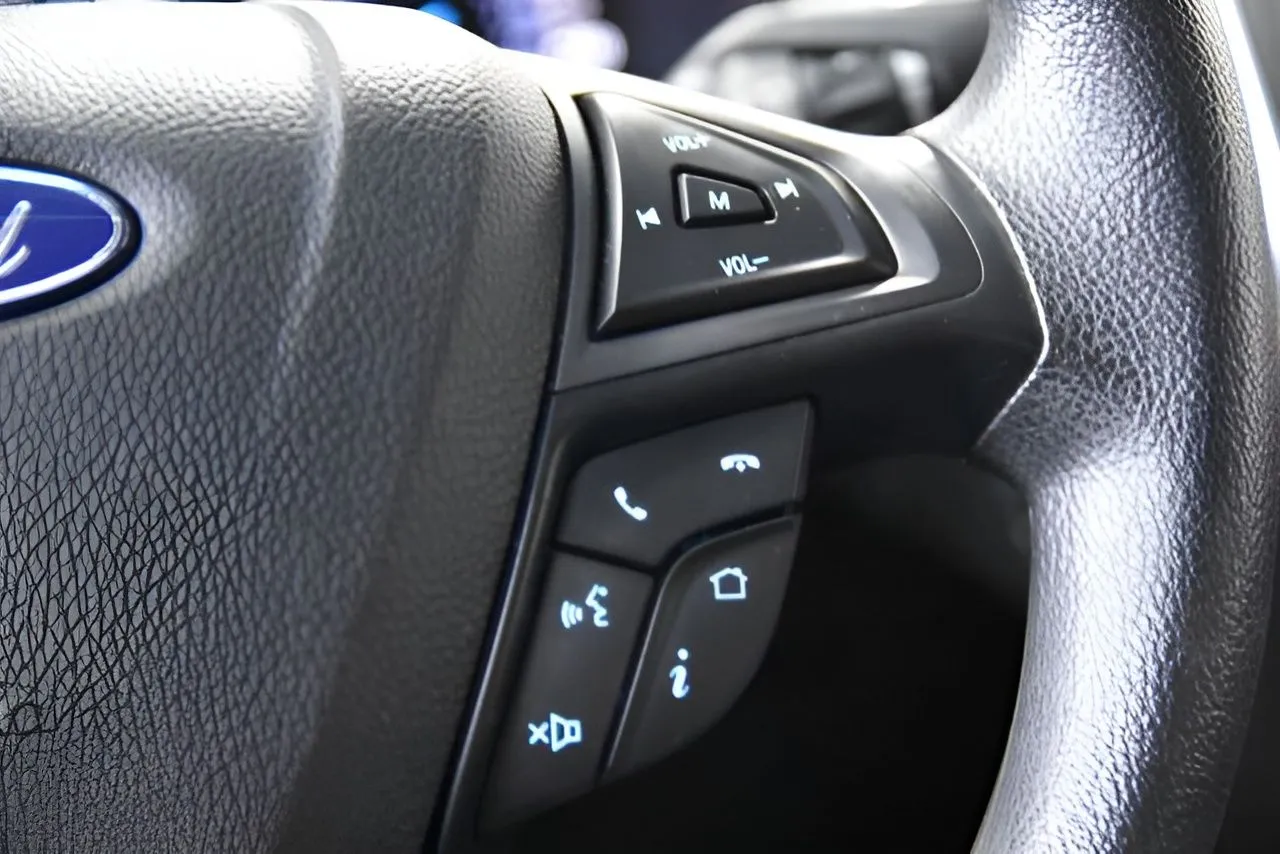 2020 Ford Edge SE photo 18