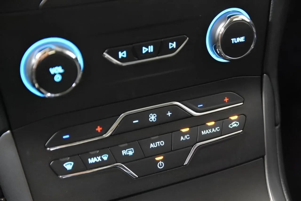 2020 Ford Edge SE photo 33