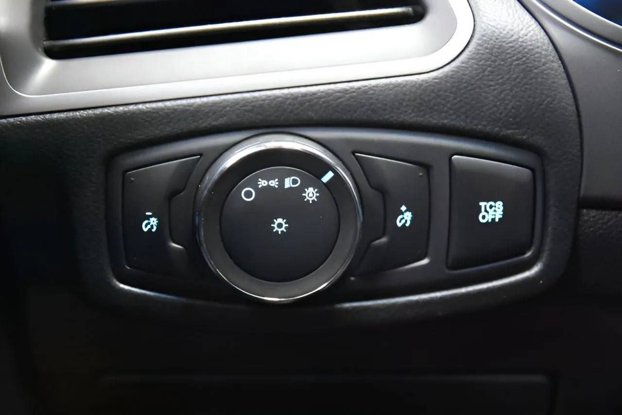 2020 Ford Edge SE photo 19