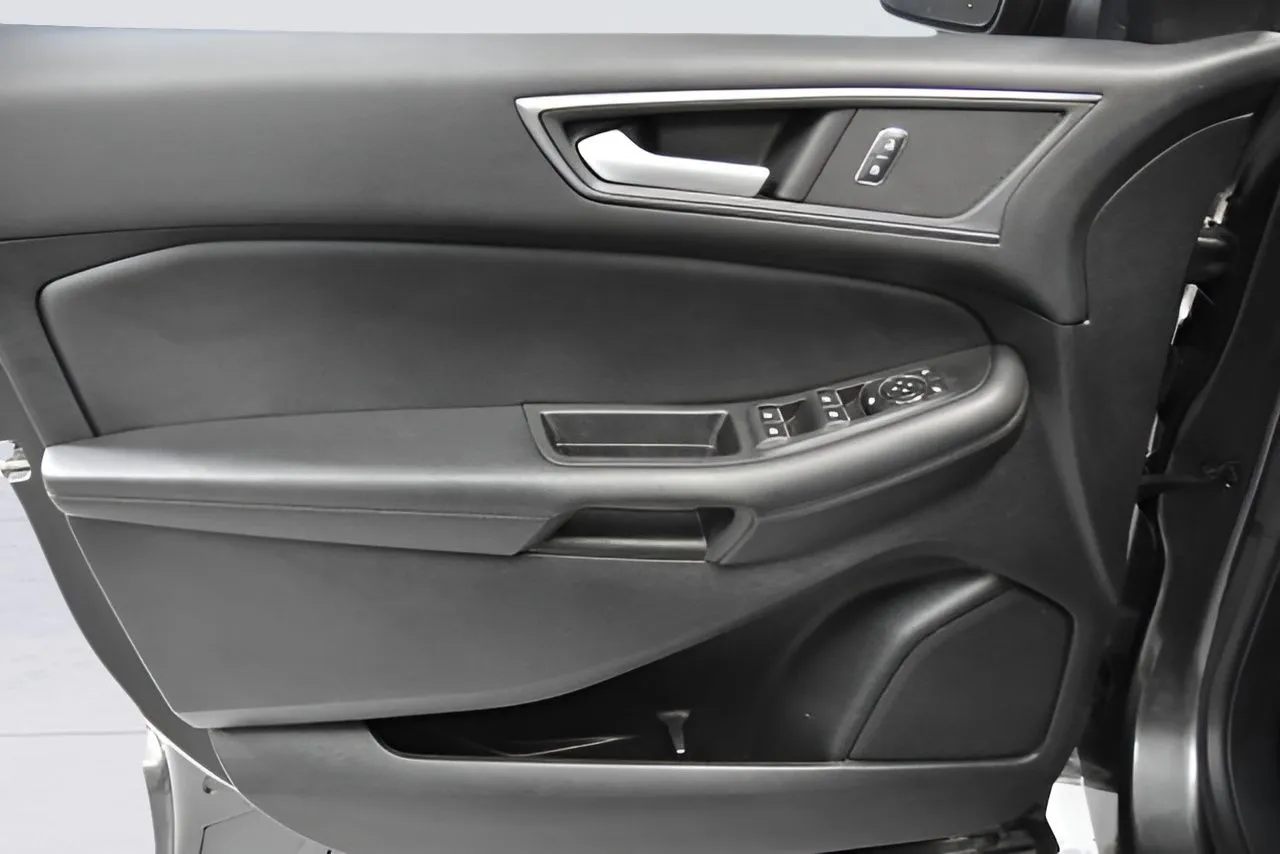 2020 Ford Edge SE photo 28