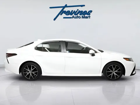 More photos of 2022 Toyota Camry SE at Trevinos Auto Mart, TX