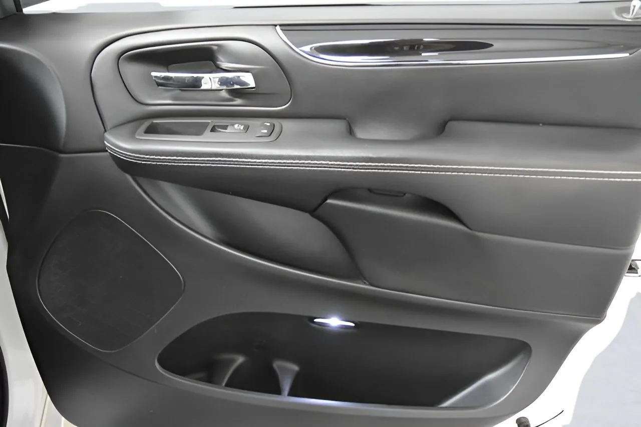 2018 Dodge Grand Caravan SE photo 5