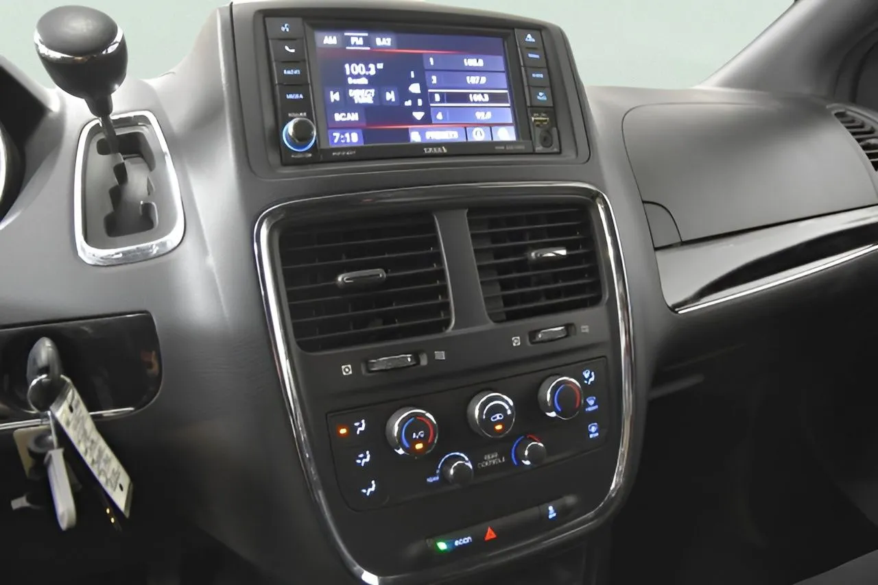 2018 Dodge Grand Caravan SE photo 8