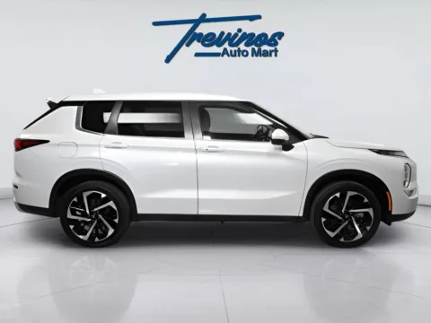 More photos of 2024 Mitsubishi Outlander SE at Trevinos Auto Mart, TX