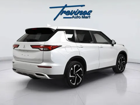 Photos of 2024 Mitsubishi Outlander SE for sale in McAllen, TX at Trevinos Auto Mart
