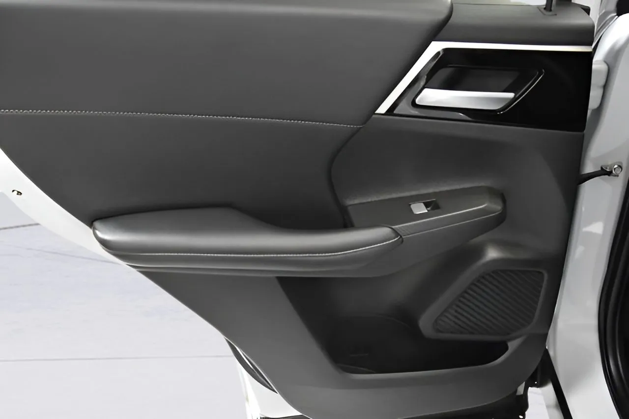 2024 Mitsubishi Outlander SE photo 5