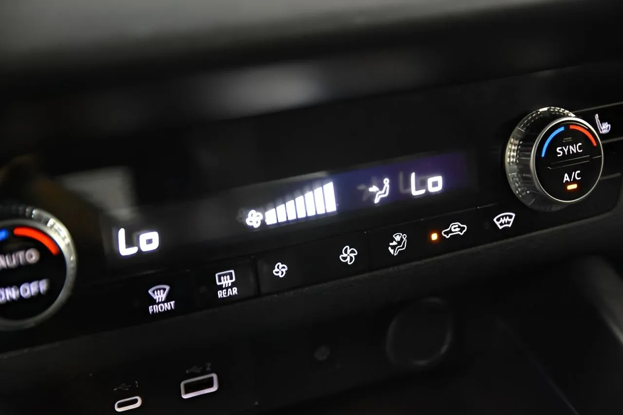 2024 Mitsubishi Outlander SE photo 10