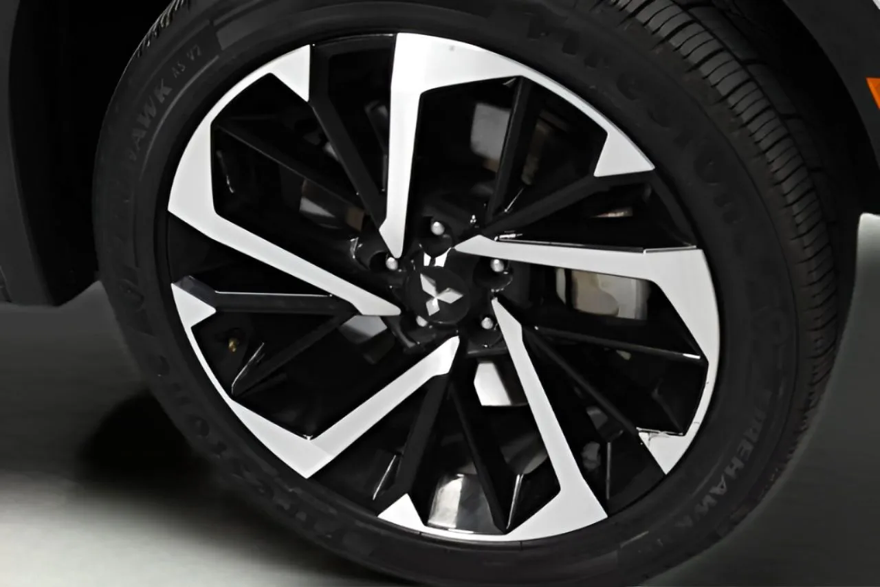 2024 Mitsubishi Outlander SE photo 29