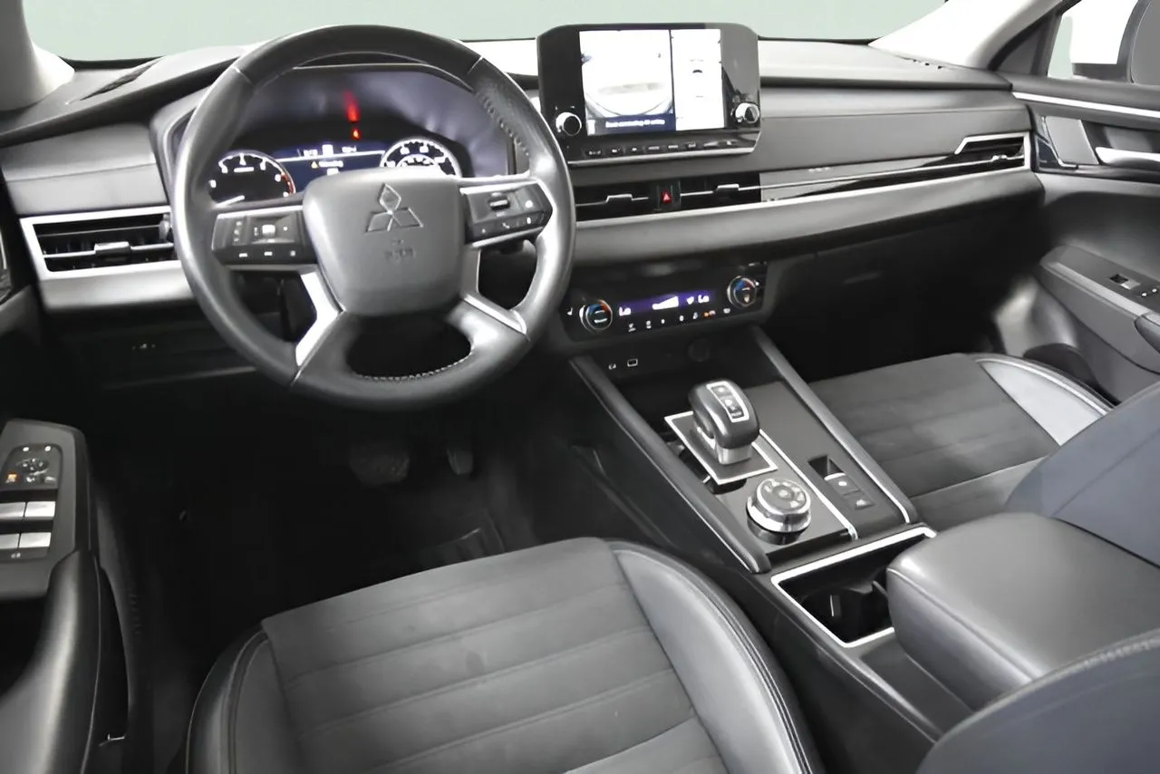 2024 Mitsubishi Outlander SE photo 37
