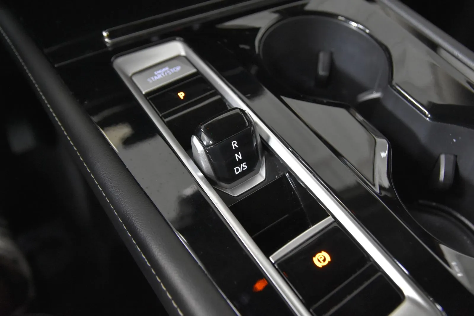 2024 Volkswagen Atlas SE Technology photo 8