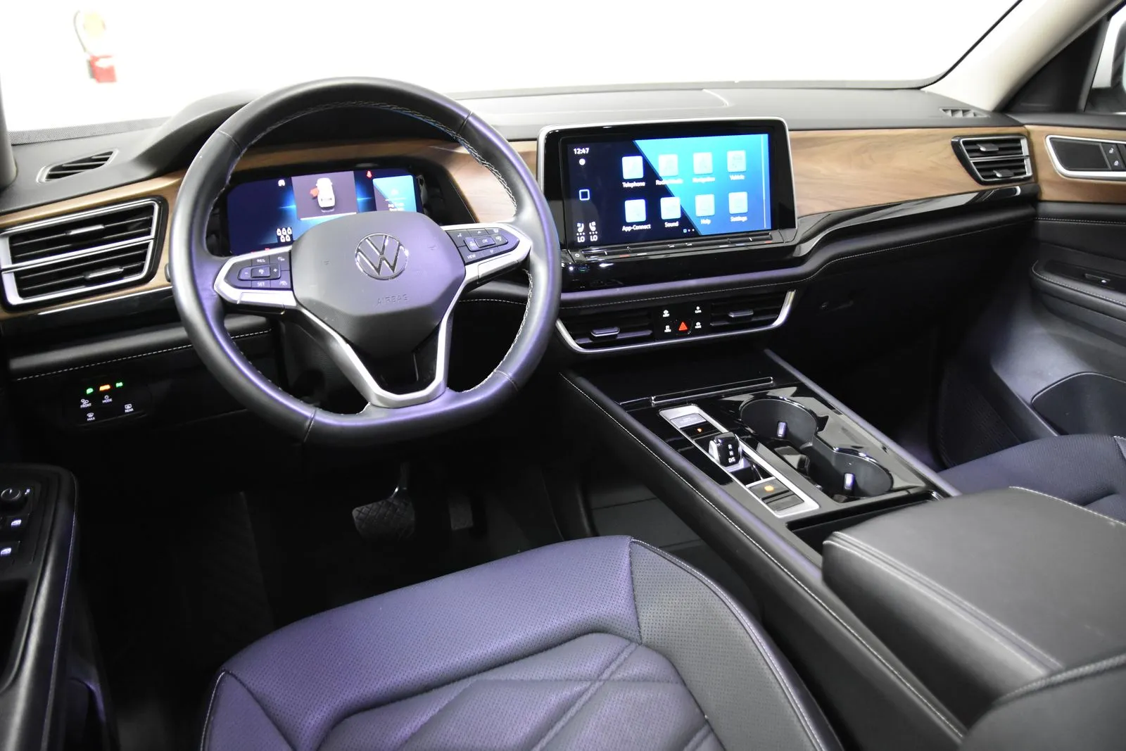 2024 Volkswagen Atlas SE Technology photo 34
