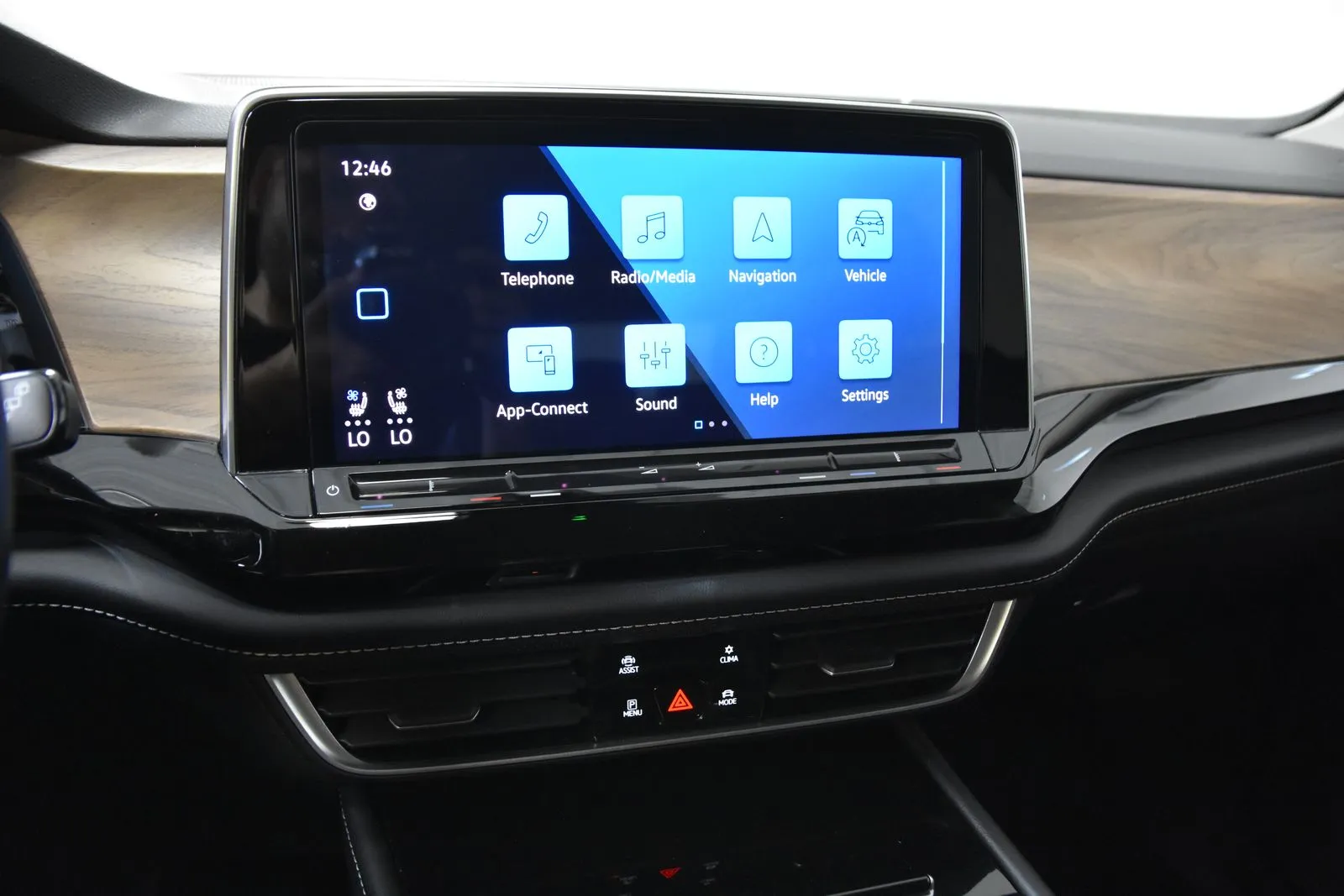 2024 Volkswagen Atlas SE Technology photo 32