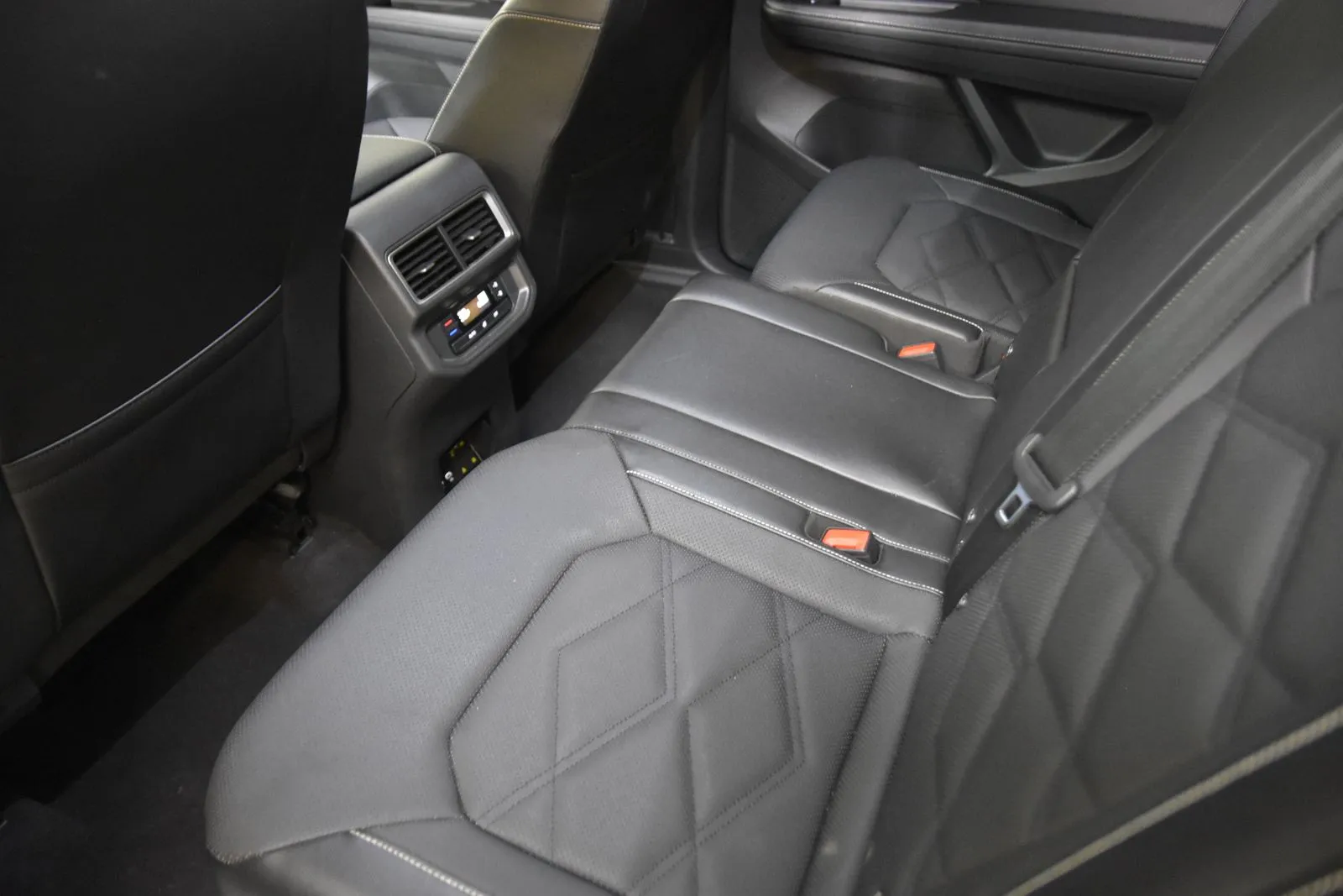 2024 Volkswagen Atlas SE Technology photo 9