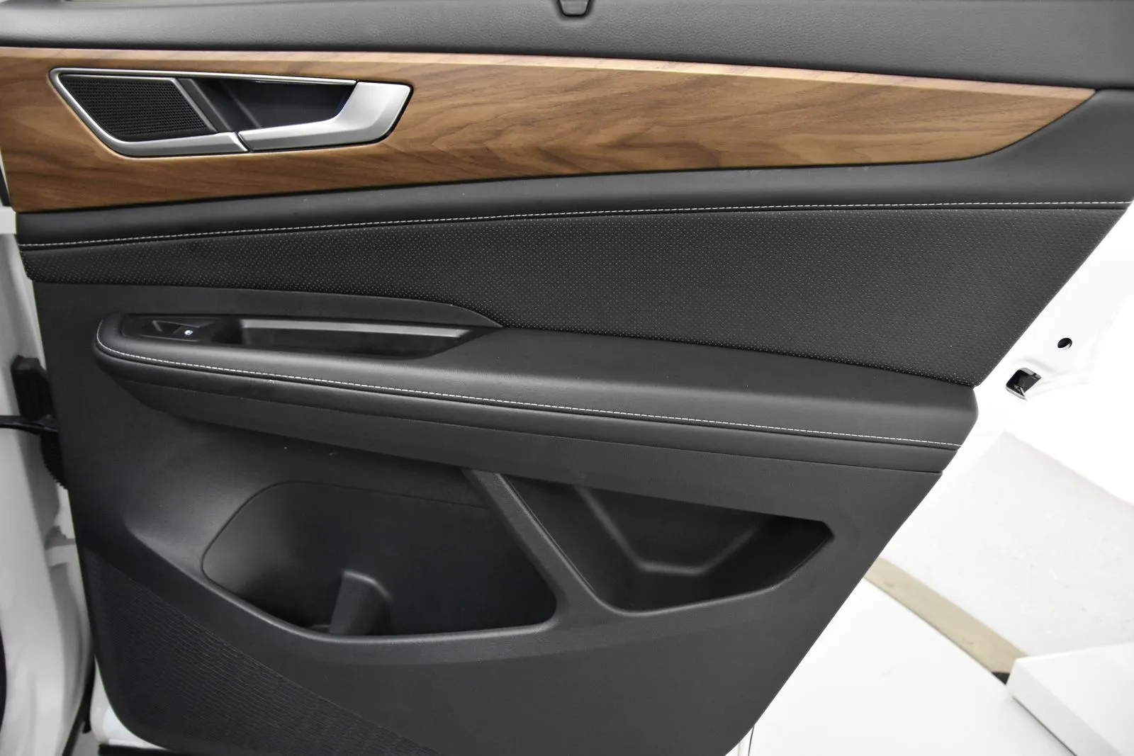 2024 Volkswagen Atlas SE Technology photo 29
