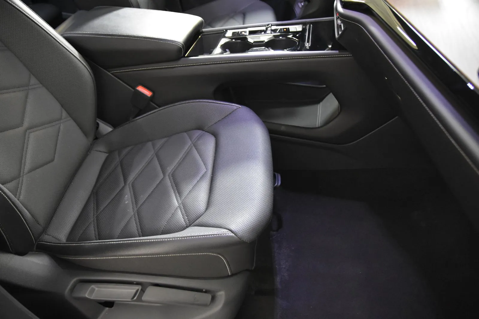 2024 Volkswagen Atlas SE Technology photo 36