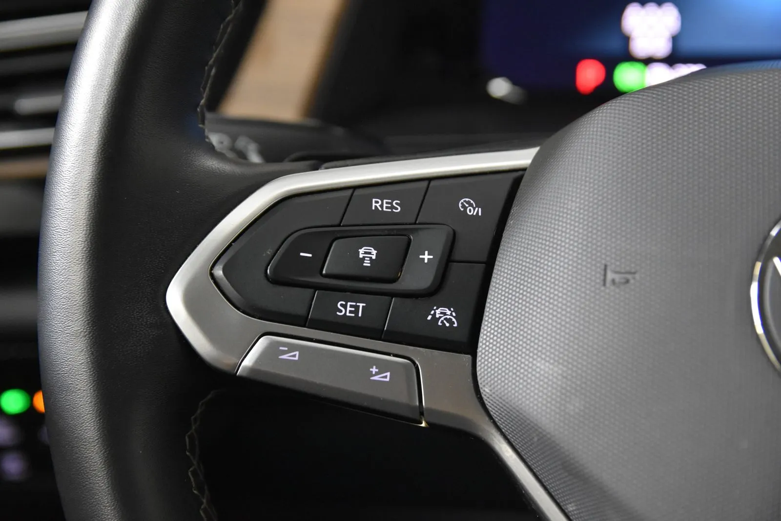 2024 Volkswagen Atlas SE Technology photo 18