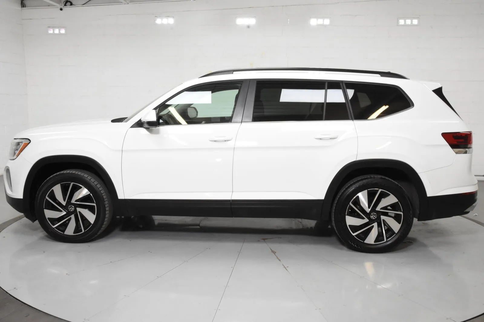 2024 Volkswagen Atlas SE Technology photo 16