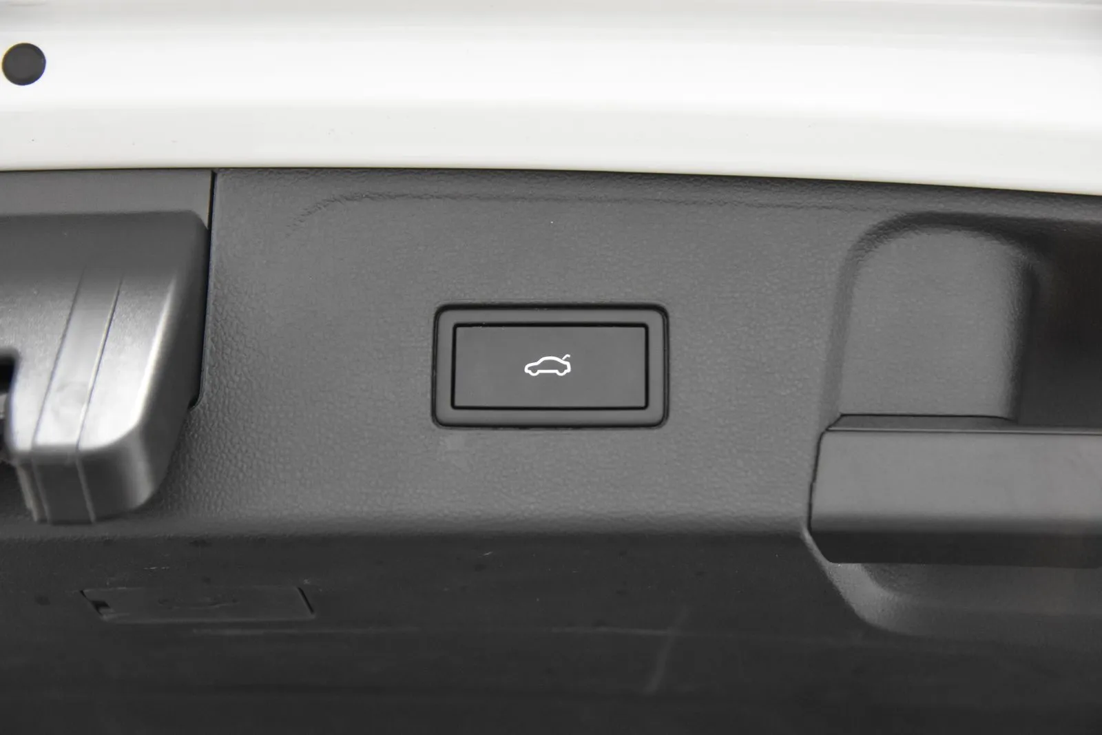 2024 Volkswagen Atlas SE Technology photo 12