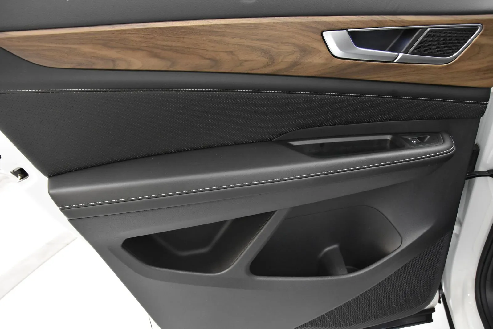 2024 Volkswagen Atlas SE Technology photo 5