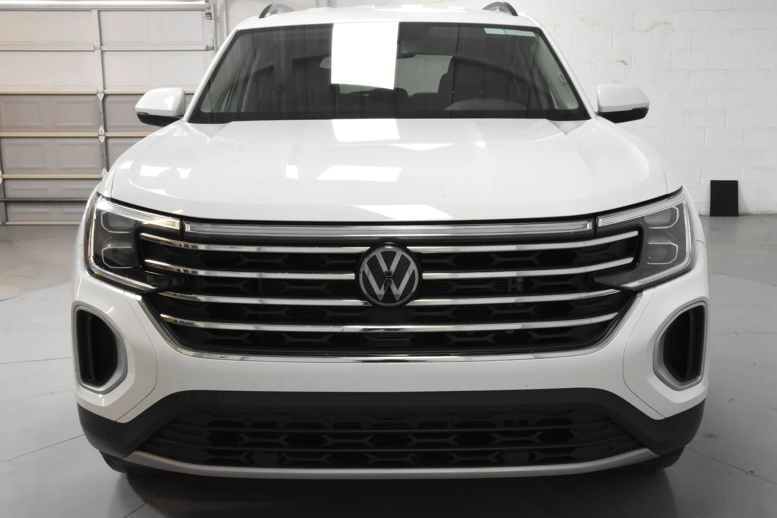 2024 Volkswagen Atlas SE Technology photo 2
