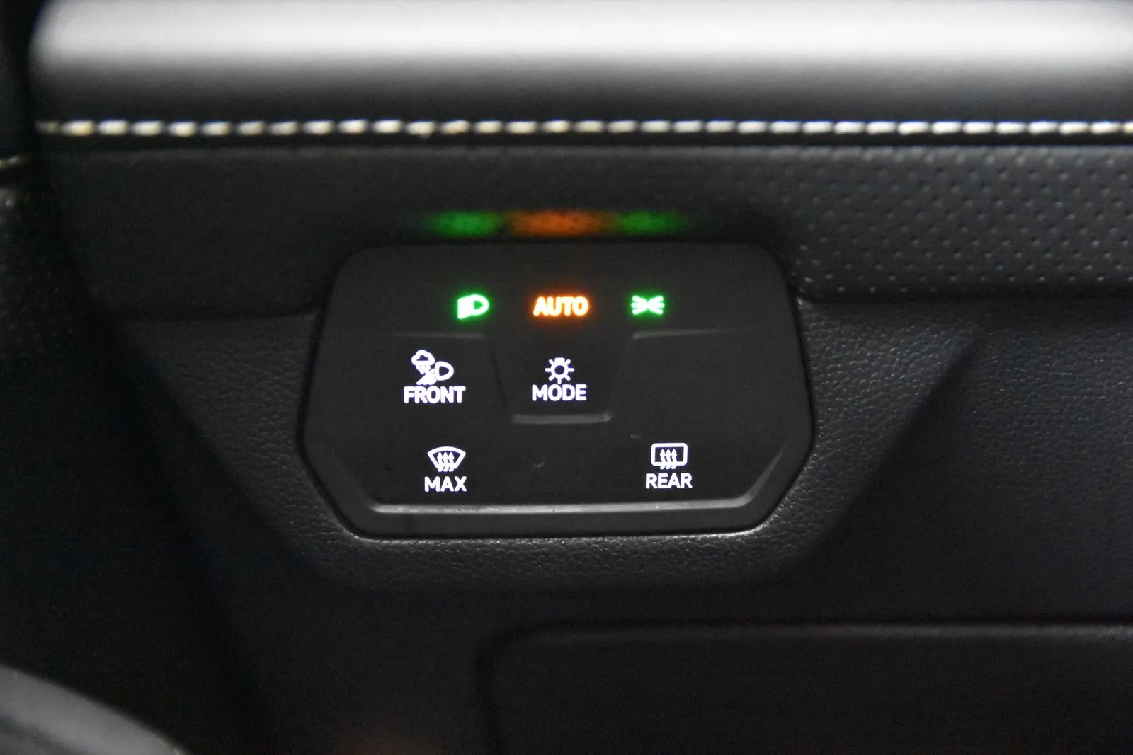 2024 Volkswagen Atlas SE Technology photo 19