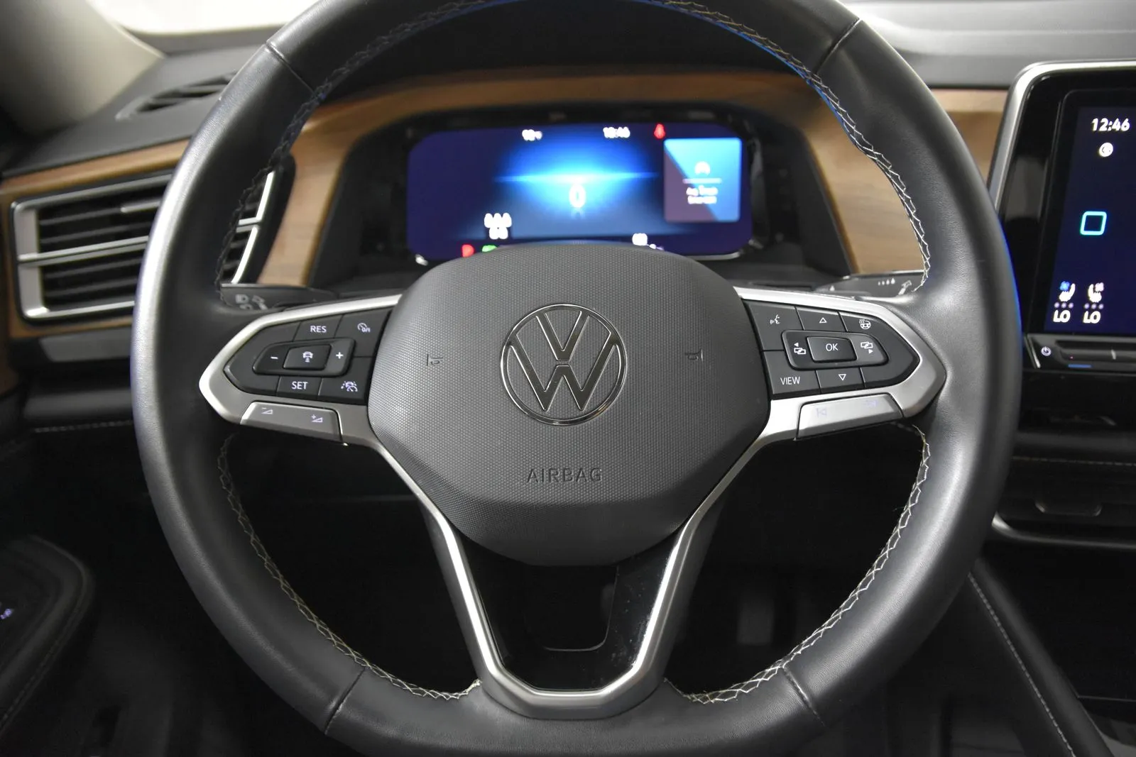 2024 Volkswagen Atlas SE Technology photo 30