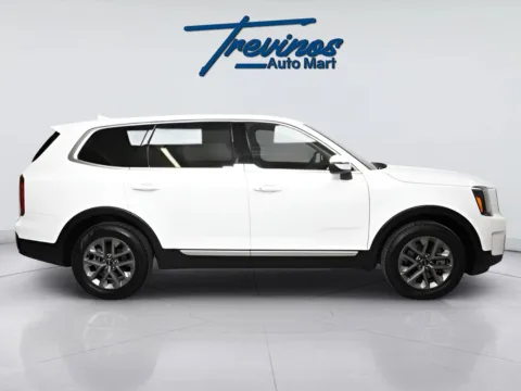 More photos of 2025 Kia Telluride LX at Trevinos Auto Mart, TX